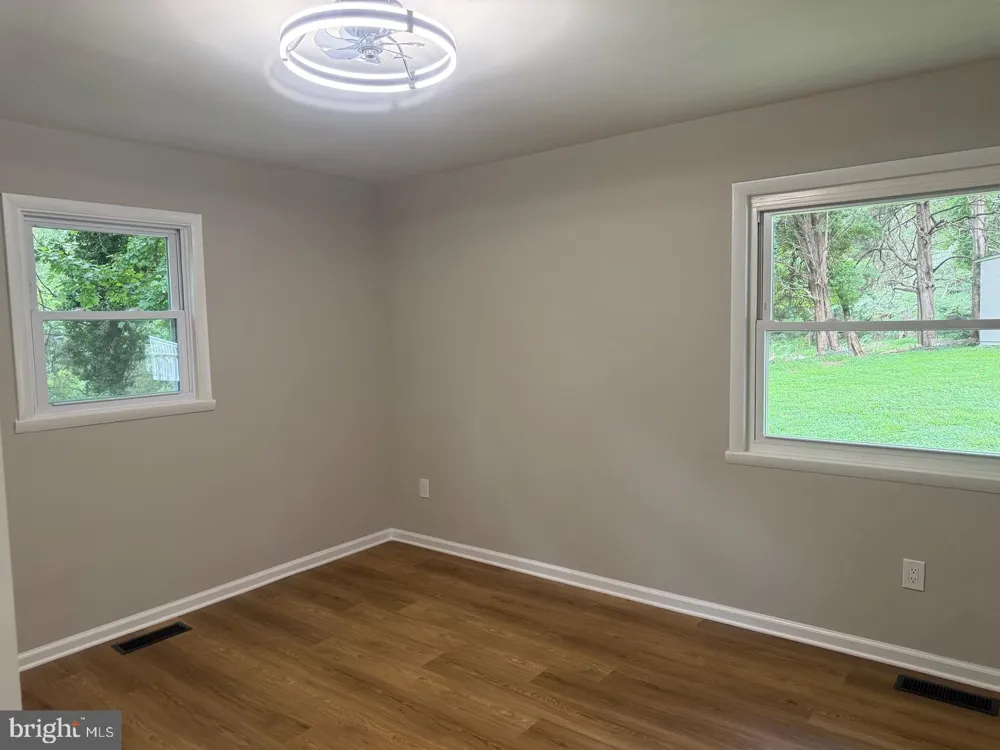8093 MEETZE ROAD Warrenton, VA 20187