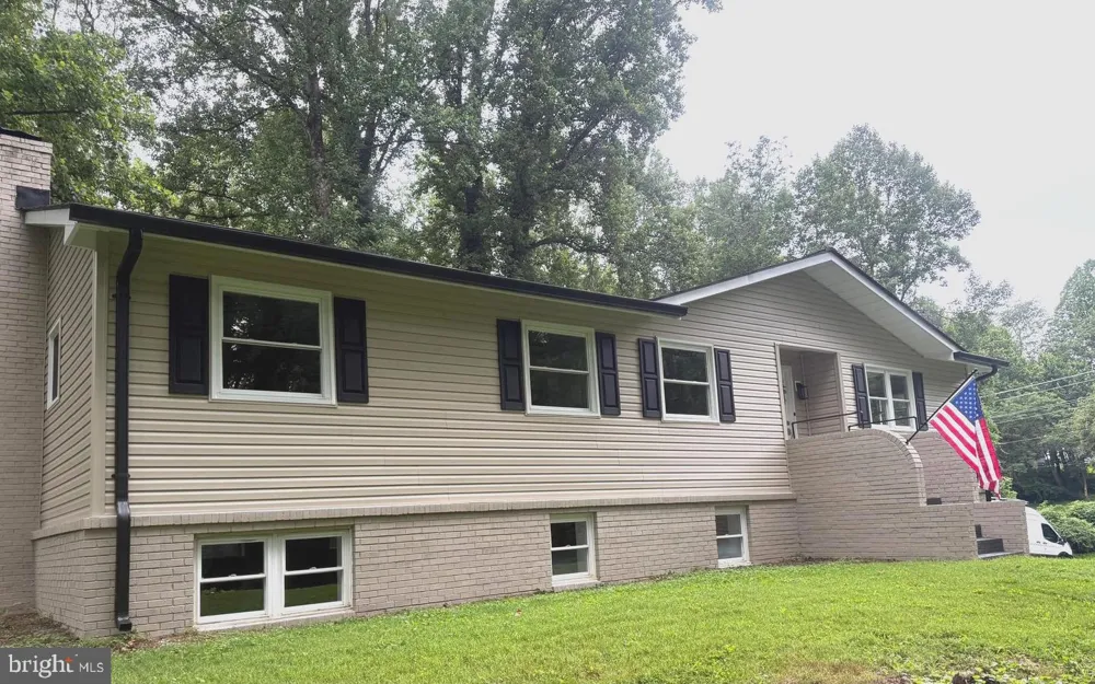 8093 MEETZE ROAD Warrenton, VA 20187