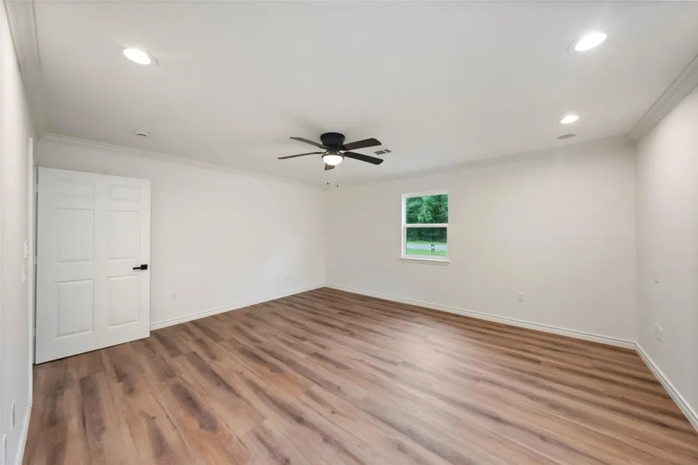 27 Deerfield Road Huntsville, TX 77340