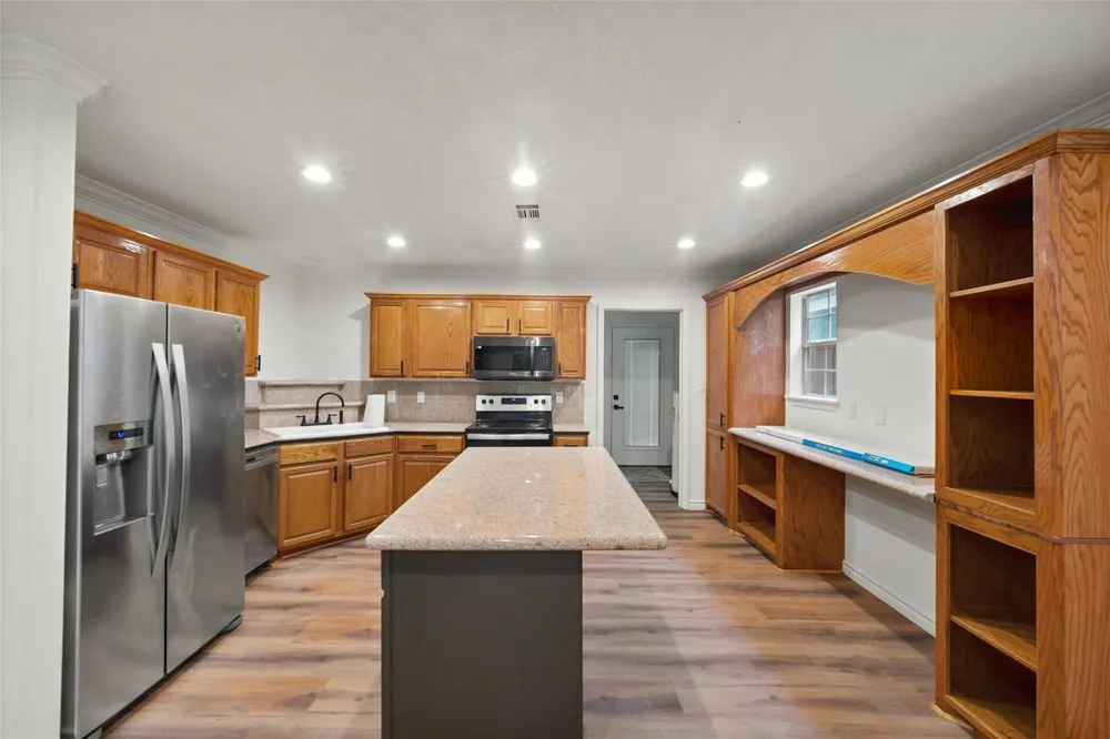 27 Deerfield Road Huntsville, TX 77340