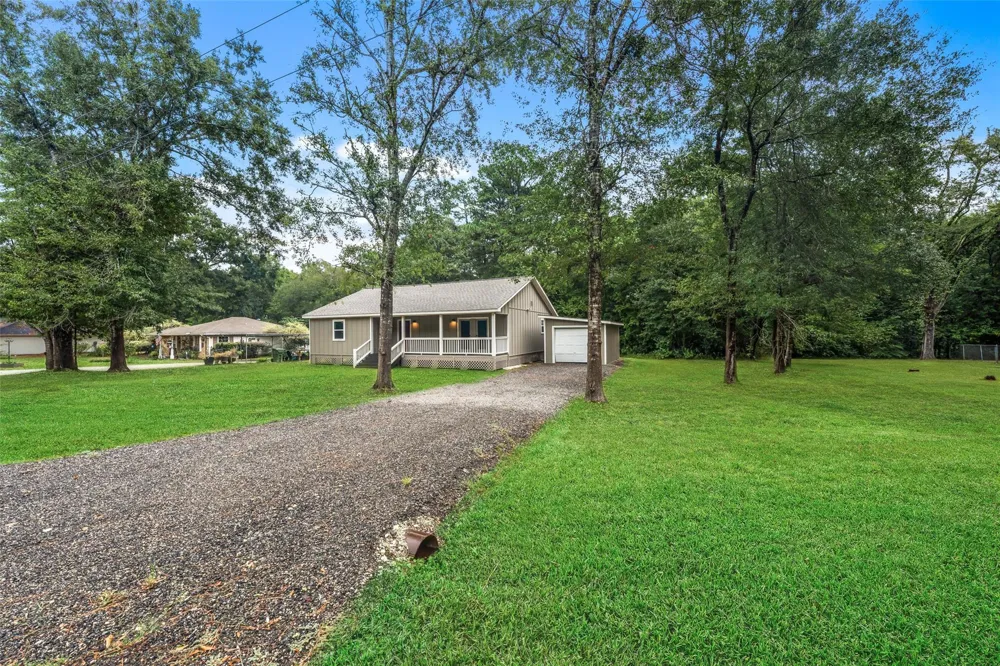 27 Deerfield Road Huntsville, TX 77340
