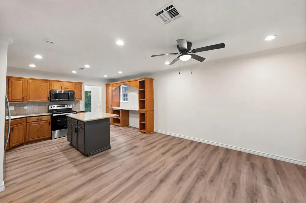 27 Deerfield Road Huntsville, TX 77340