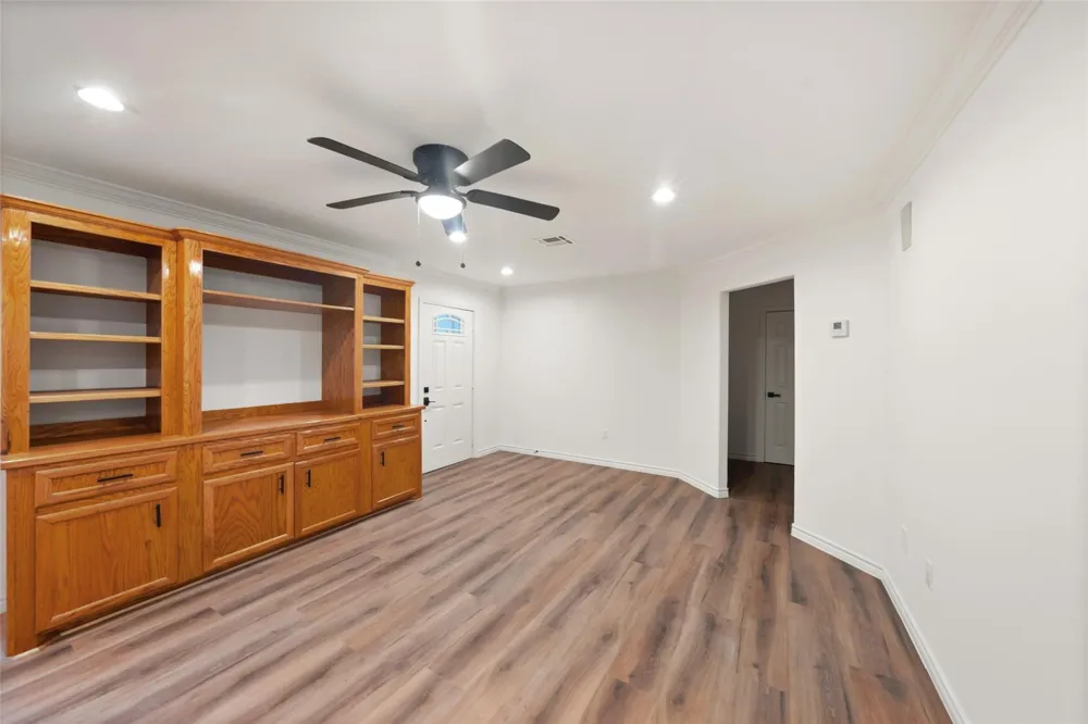 27 Deerfield Road Huntsville, TX 77340