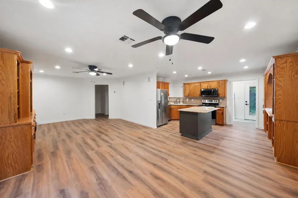 27 Deerfield Road Huntsville, TX 77340
