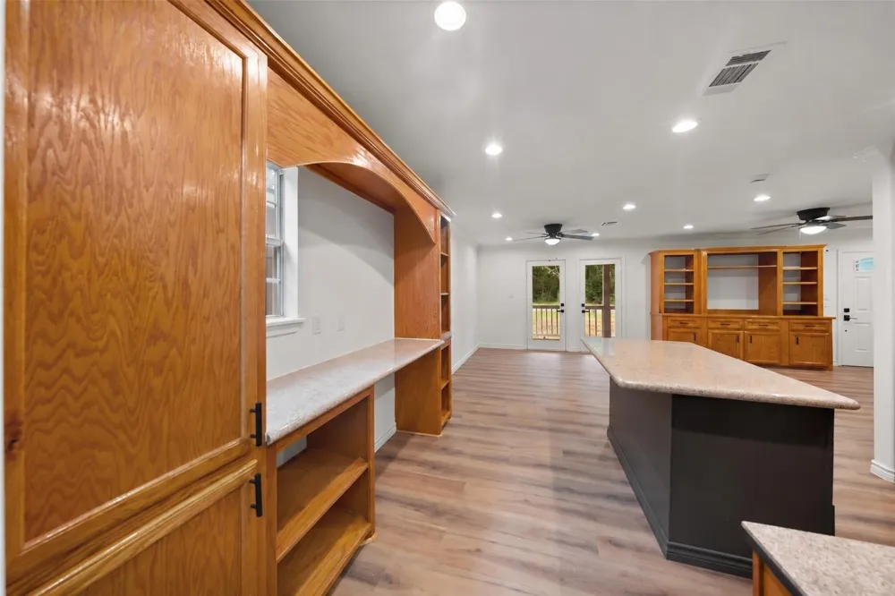 27 Deerfield Road Huntsville, TX 77340