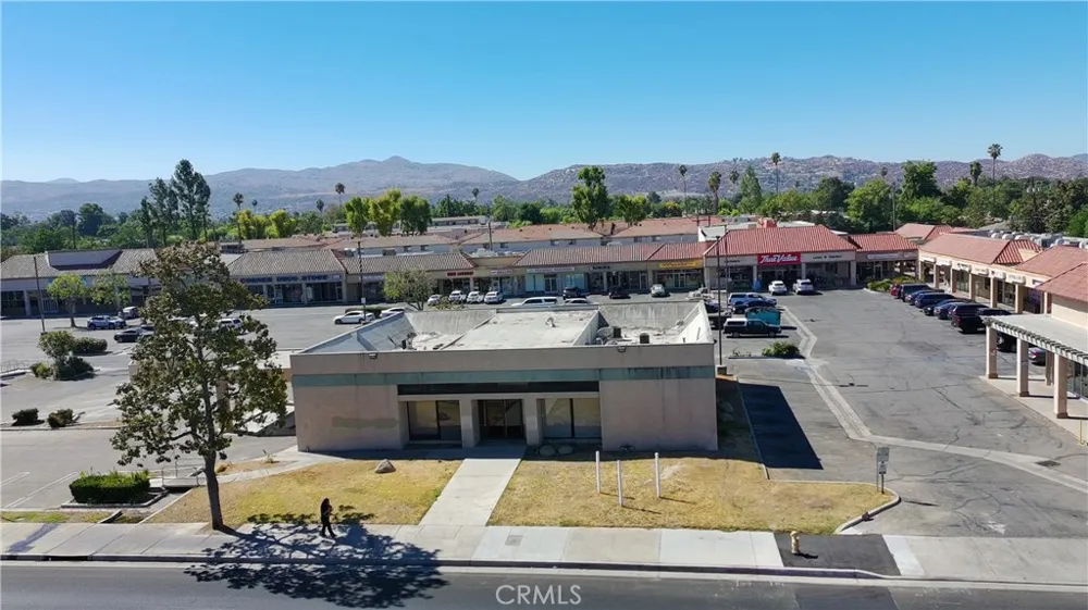 1981 E Florida Avenue Hemet, CA 92544