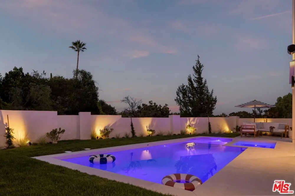 8636 Edwin Drive Los Angeles, CA 90046