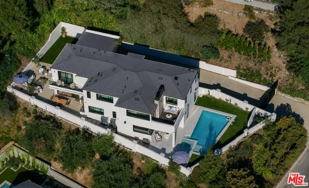 8636 Edwin Drive Los Angeles, CA 90046