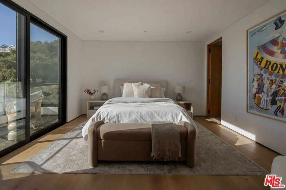 8636 Edwin Drive Los Angeles, CA 90046