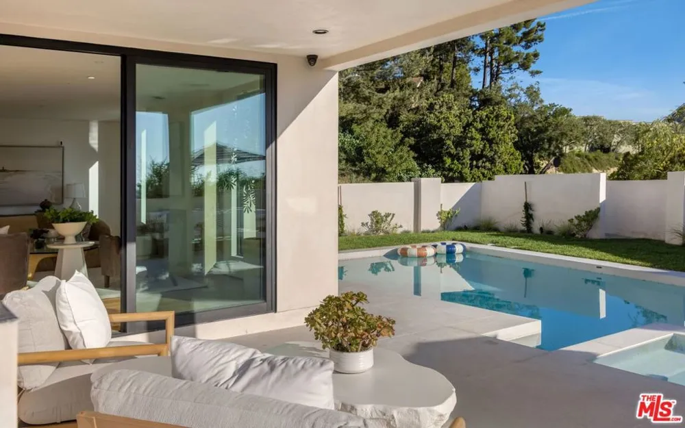8636 Edwin Drive Los Angeles, CA 90046