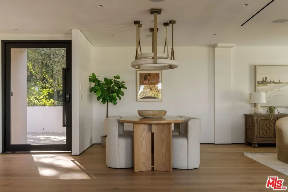 8636 Edwin Drive Los Angeles, CA 90046