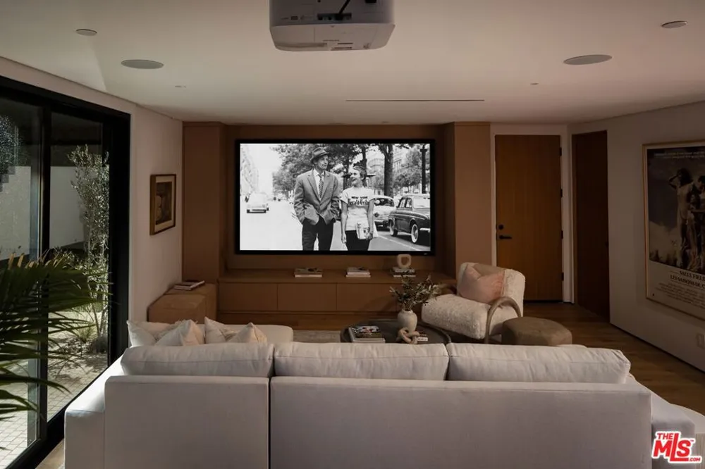 8636 Edwin Drive Los Angeles, CA 90046