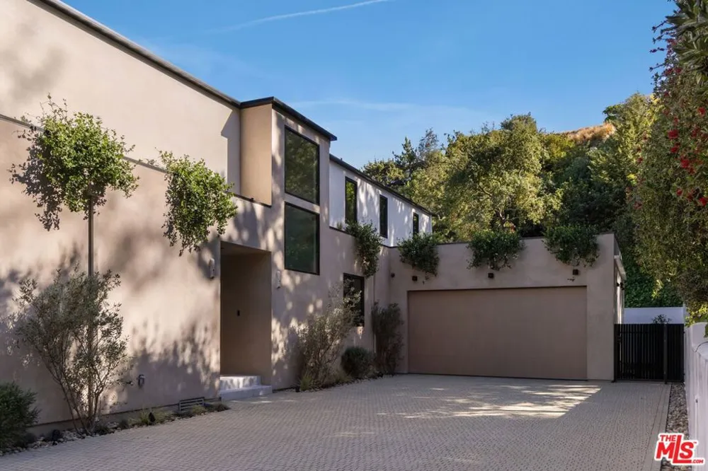 8636 Edwin Drive Los Angeles, CA 90046