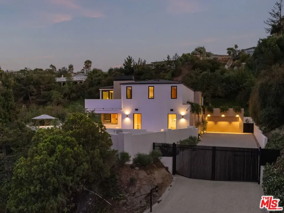 8636 Edwin Drive Los Angeles, CA 90046