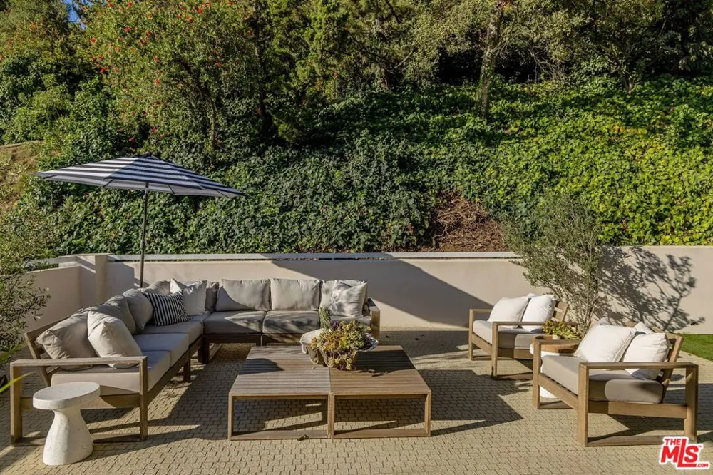 8636 Edwin Drive Los Angeles, CA 90046