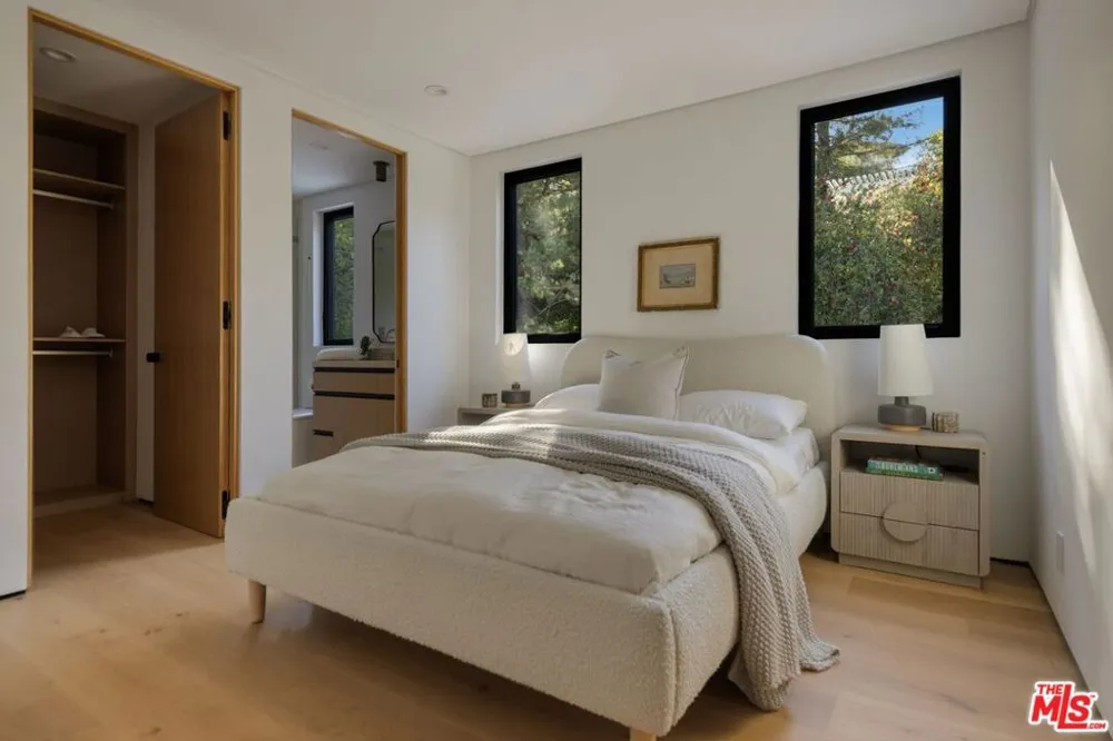 8636 Edwin Drive Los Angeles, CA 90046