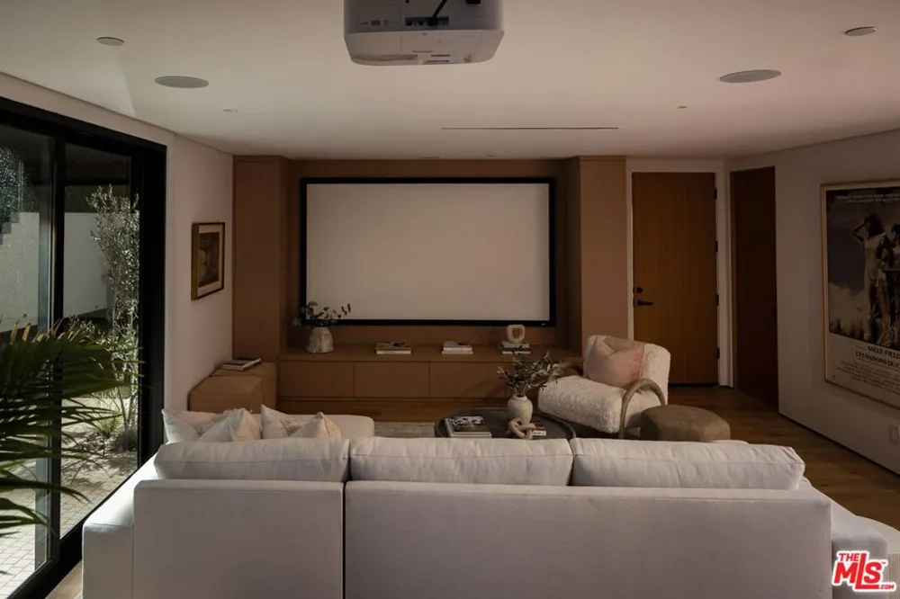8636 Edwin Drive Los Angeles, CA 90046