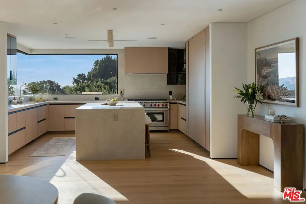 8636 Edwin Drive Los Angeles, CA 90046