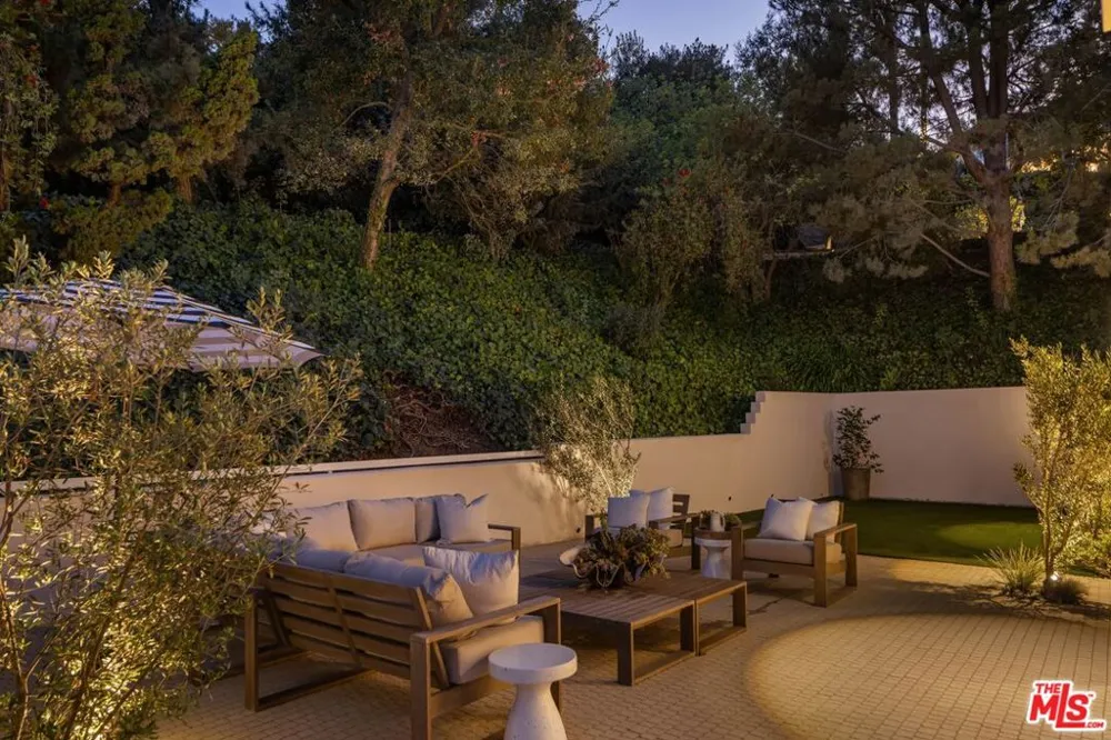 8636 Edwin Drive Los Angeles, CA 90046
