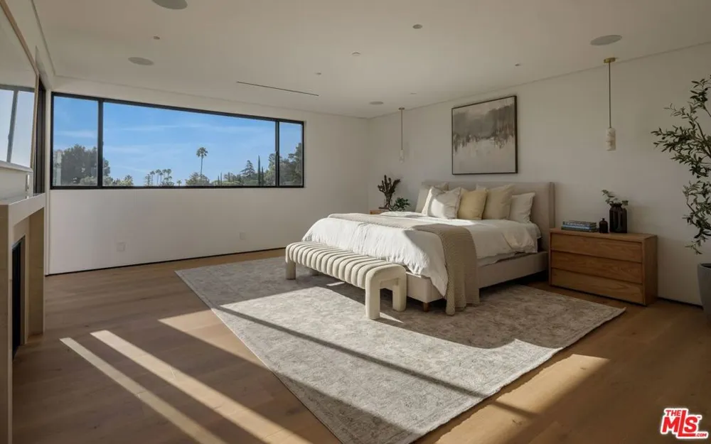 8636 Edwin Drive Los Angeles, CA 90046