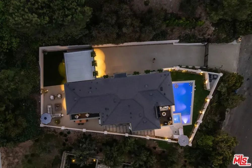 8636 Edwin Drive Los Angeles, CA 90046