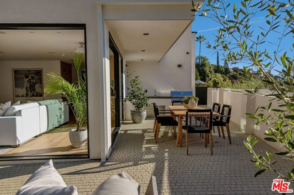 8636 Edwin Drive Los Angeles, CA 90046