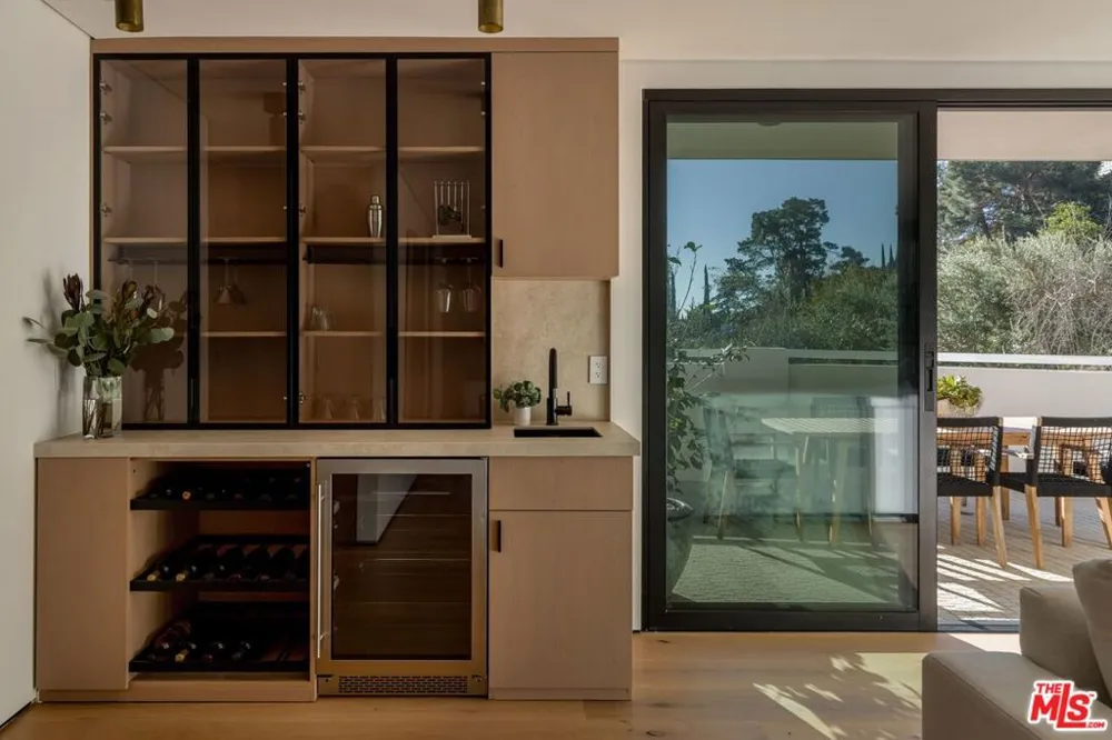 8636 Edwin Drive Los Angeles, CA 90046