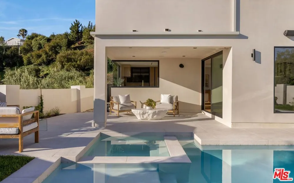 8636 Edwin Drive Los Angeles, CA 90046