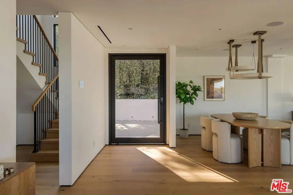 8636 Edwin Drive Los Angeles, CA 90046