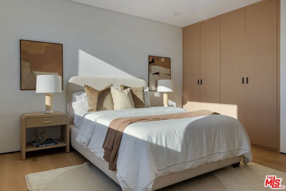 8636 Edwin Drive Los Angeles, CA 90046