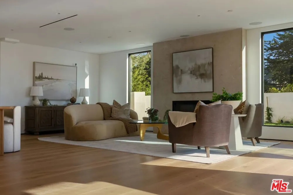 8636 Edwin Drive Los Angeles, CA 90046