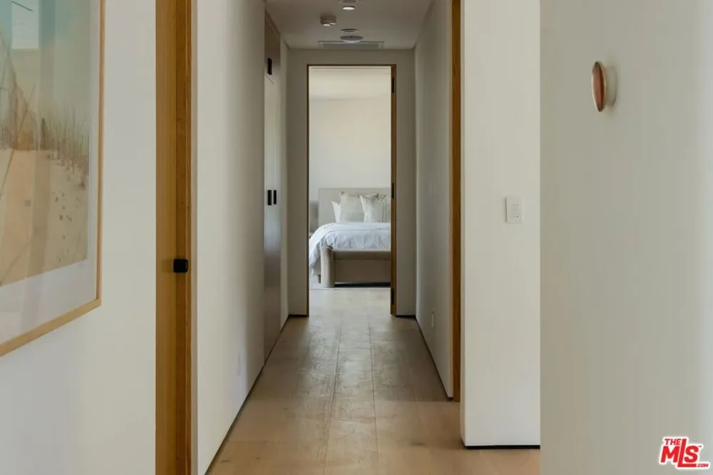 8636 Edwin Drive Los Angeles, CA 90046