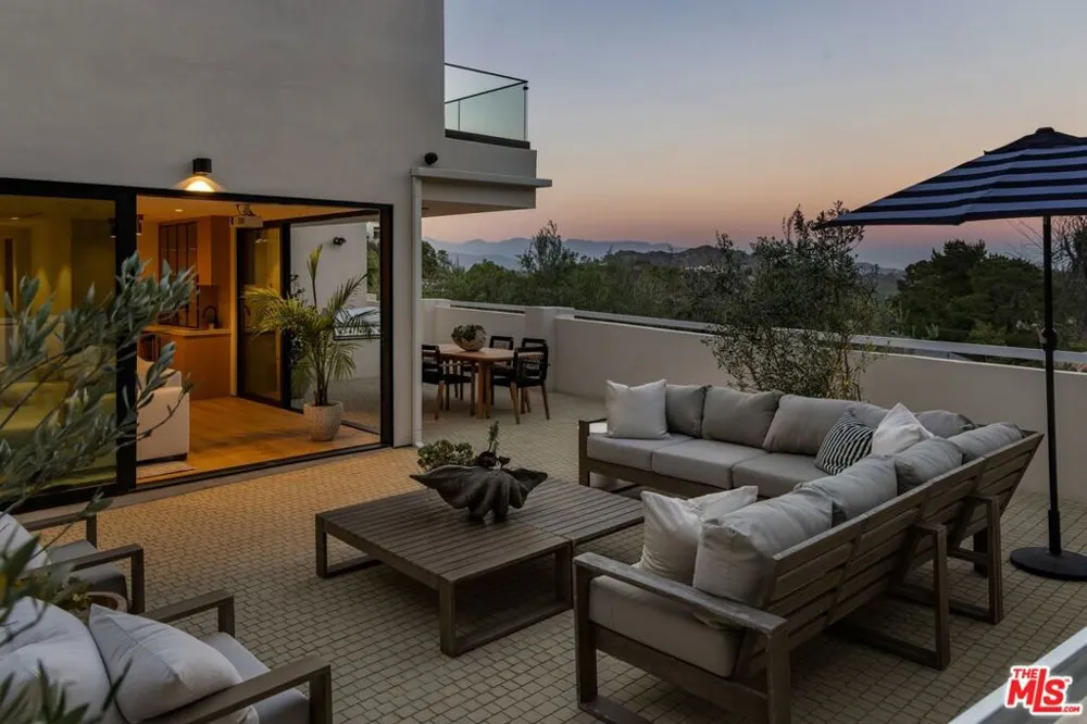8636 Edwin Drive Los Angeles, CA 90046
