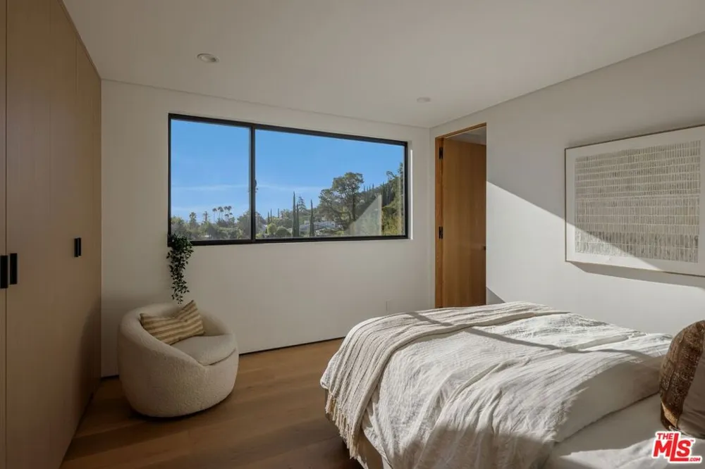 8636 Edwin Drive Los Angeles, CA 90046
