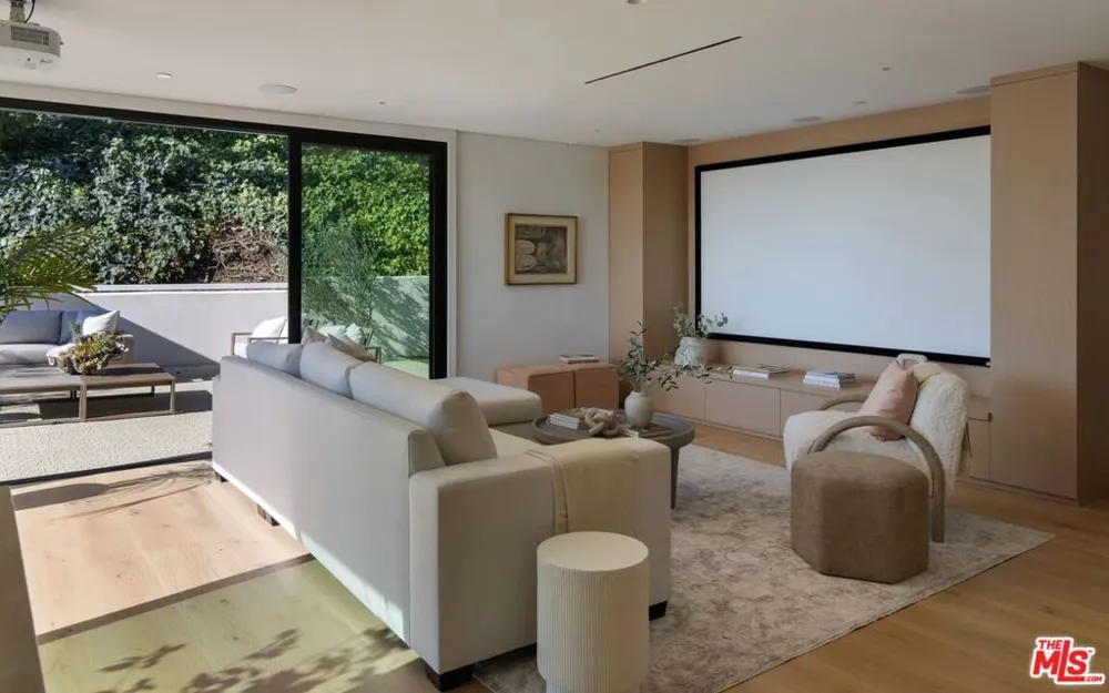 8636 Edwin Drive Los Angeles, CA 90046