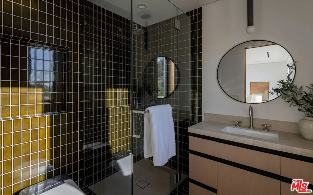 8636 Edwin Drive Los Angeles, CA 90046