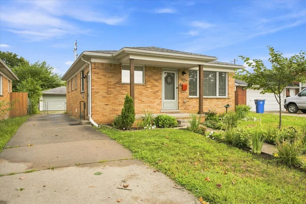 6518 Fenton Street Dearborn Heights, MI 48127