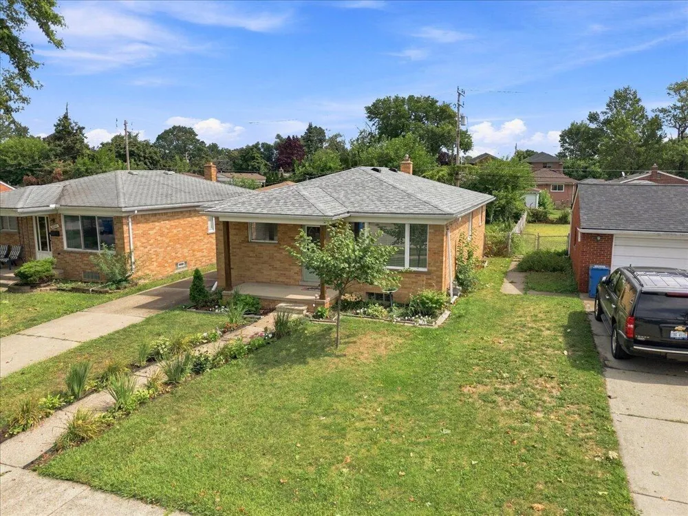 6518 Fenton Street Dearborn Heights, MI 48127