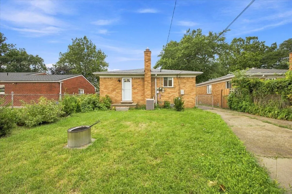 6518 Fenton Street Dearborn Heights, MI 48127