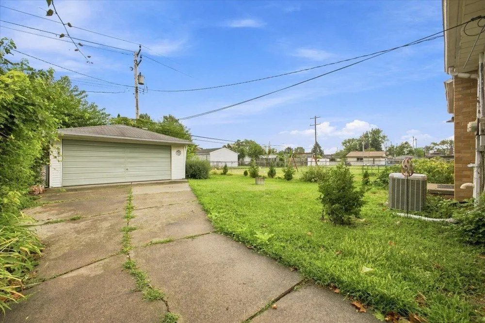 6518 Fenton Street Dearborn Heights, MI 48127