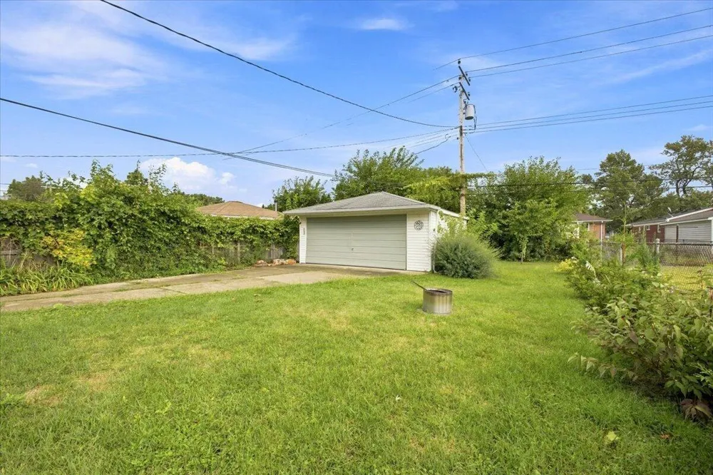 6518 Fenton Street Dearborn Heights, MI 48127