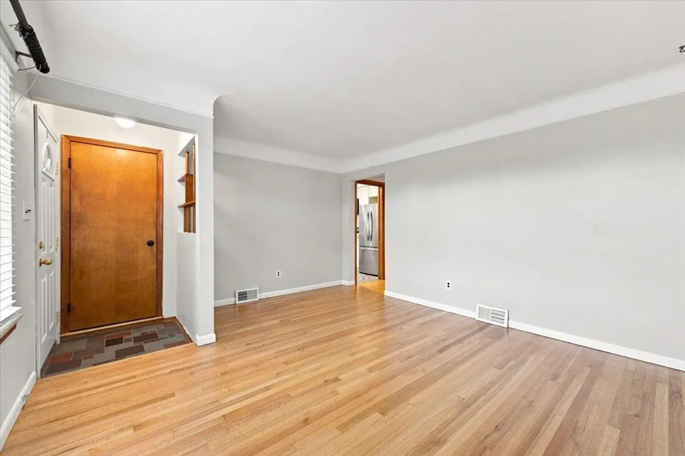 6518 Fenton Street Dearborn Heights, MI 48127