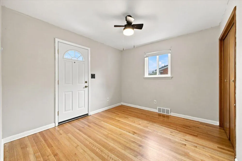 6518 Fenton Street Dearborn Heights, MI 48127