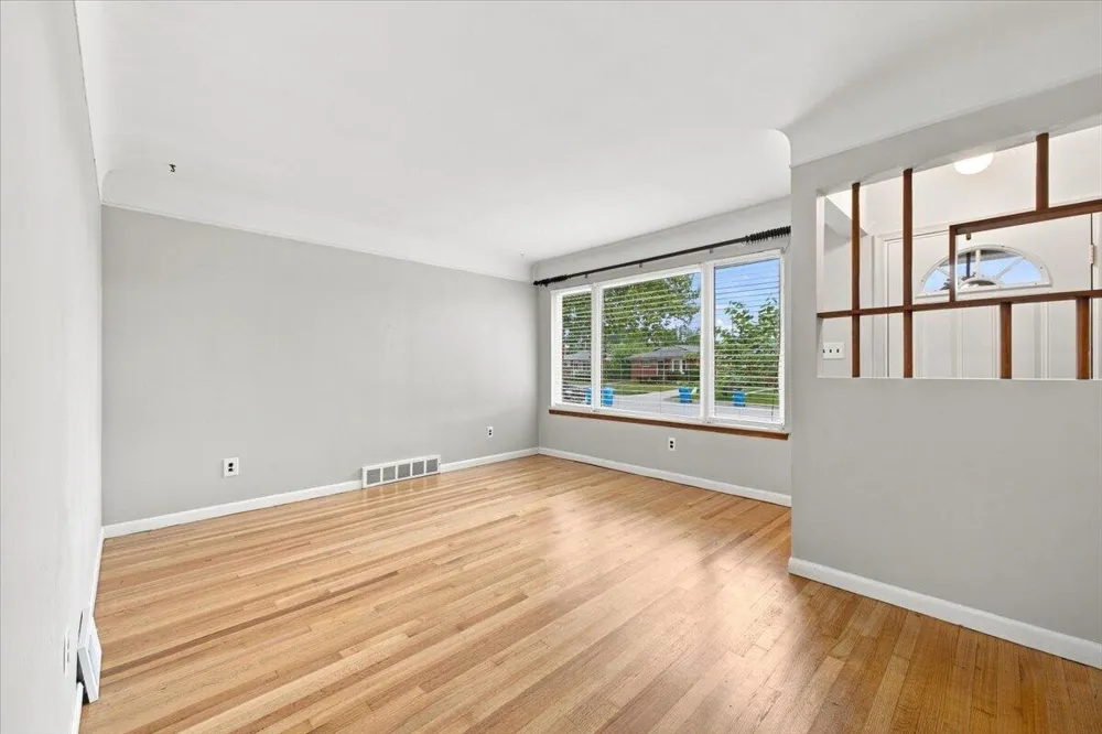 6518 Fenton Street Dearborn Heights, MI 48127