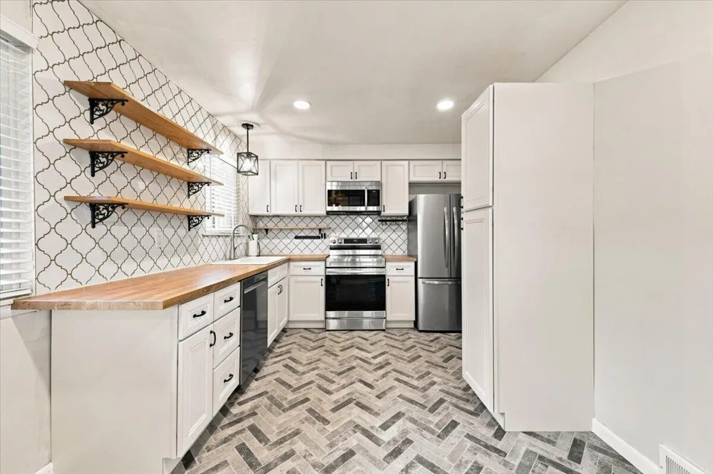 6518 Fenton Street Dearborn Heights, MI 48127