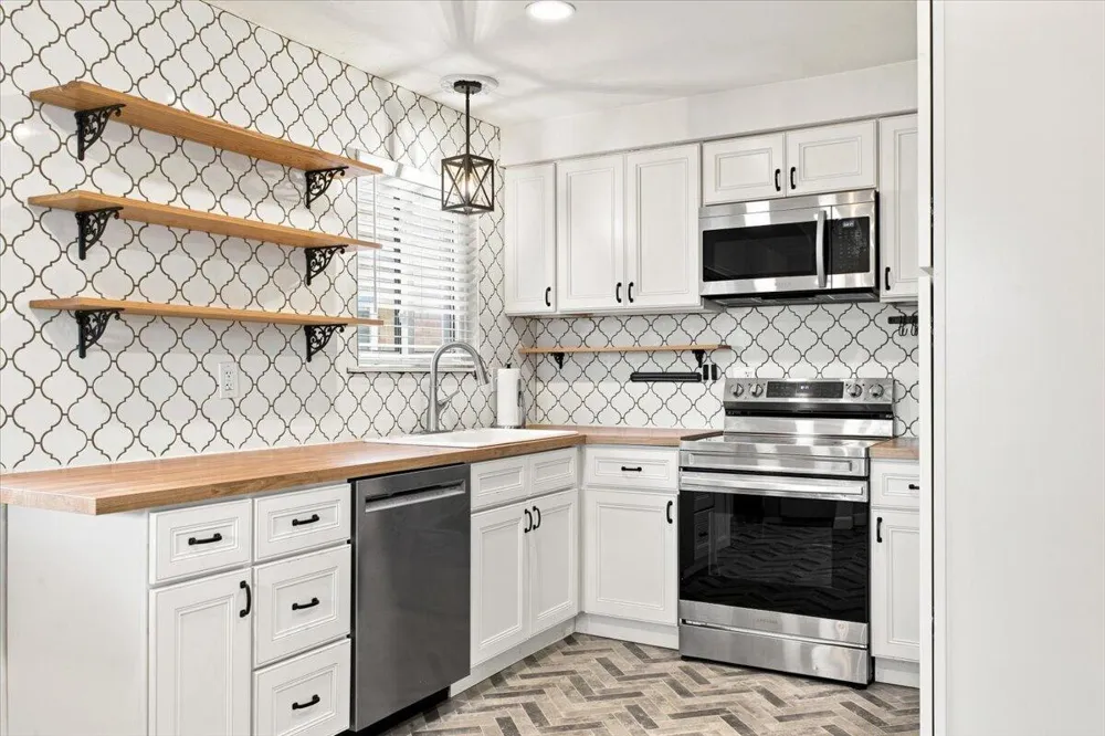 6518 Fenton Street Dearborn Heights, MI 48127