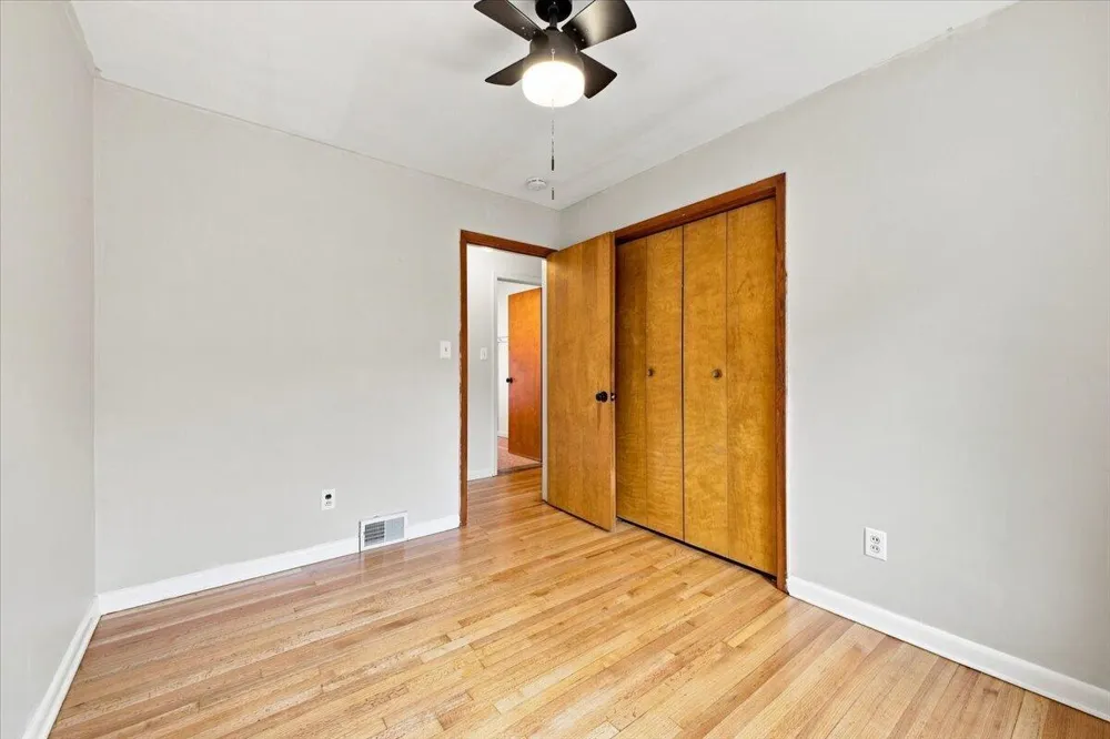 6518 Fenton Street Dearborn Heights, MI 48127