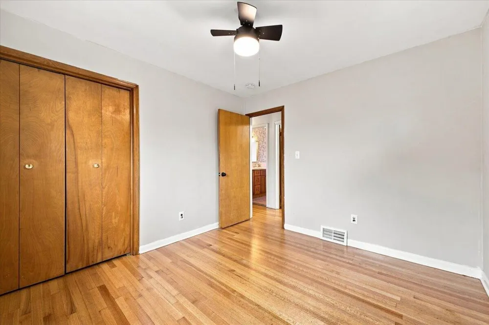 6518 Fenton Street Dearborn Heights, MI 48127