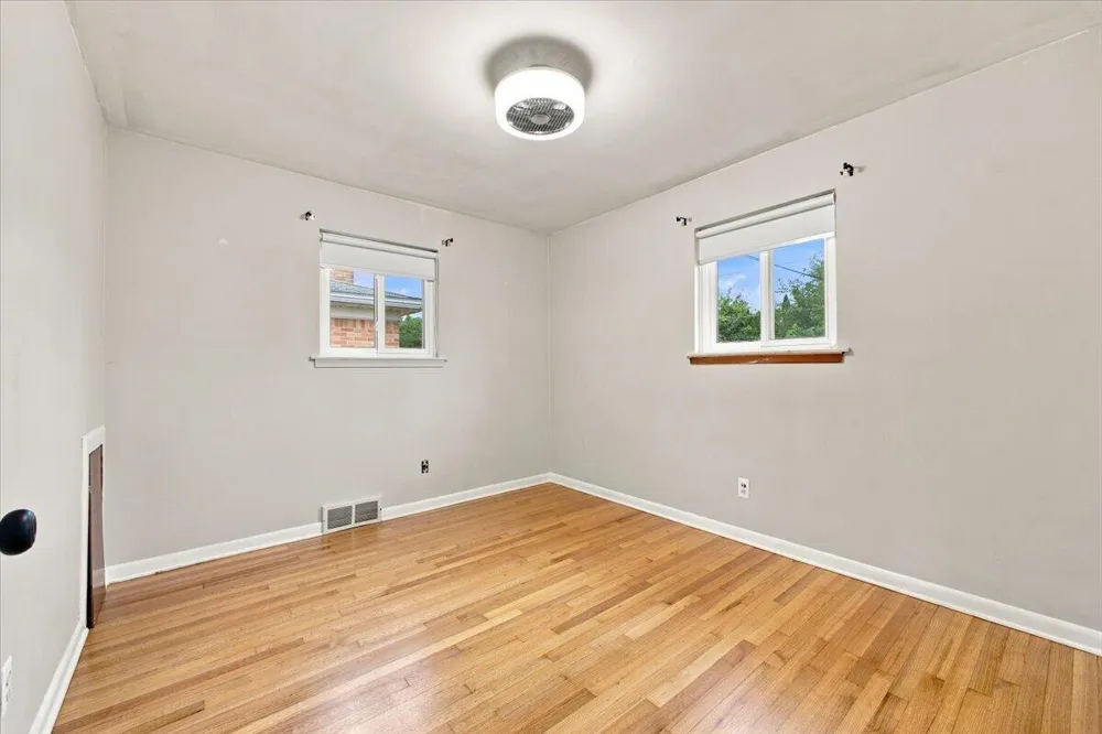 6518 Fenton Street Dearborn Heights, MI 48127