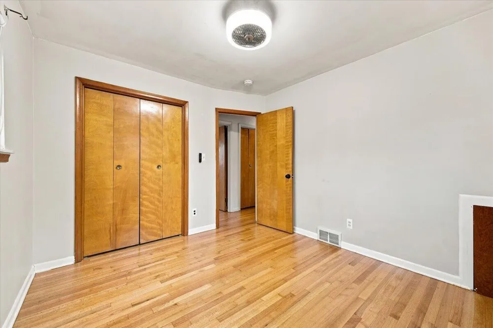 6518 Fenton Street Dearborn Heights, MI 48127